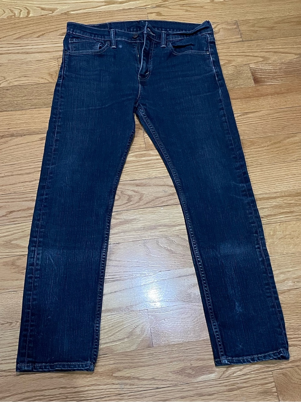 Levi's Men's Jeans in Dark Blue (Free Mystery La Mer item and mystery Clothes)
